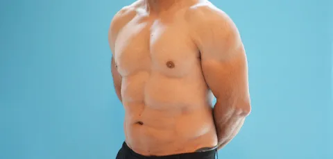 Side view of man’s defined abdomen after body contouring in Turkey, showing sculpted abs and toned torso.
