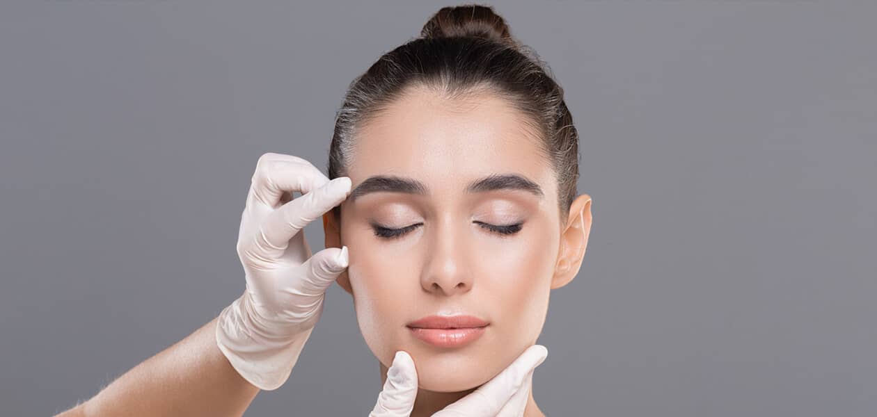 doctor examining the face of woman for facelift
